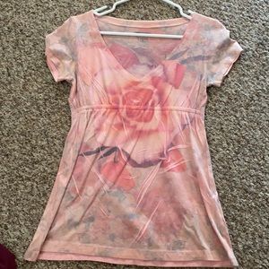 Cute top with permanent creases. Great with a cami